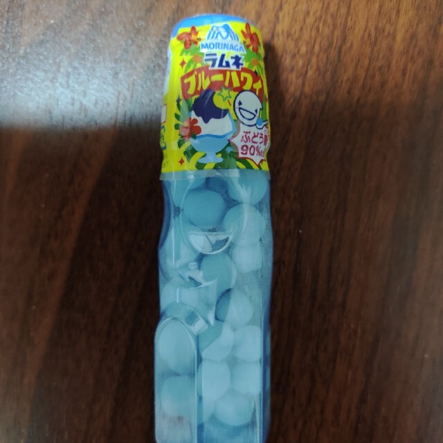 森永 ラムネ ブルーハワイ　10個 食品/飲料/酒の食品(菓子/デザート)の商品写真