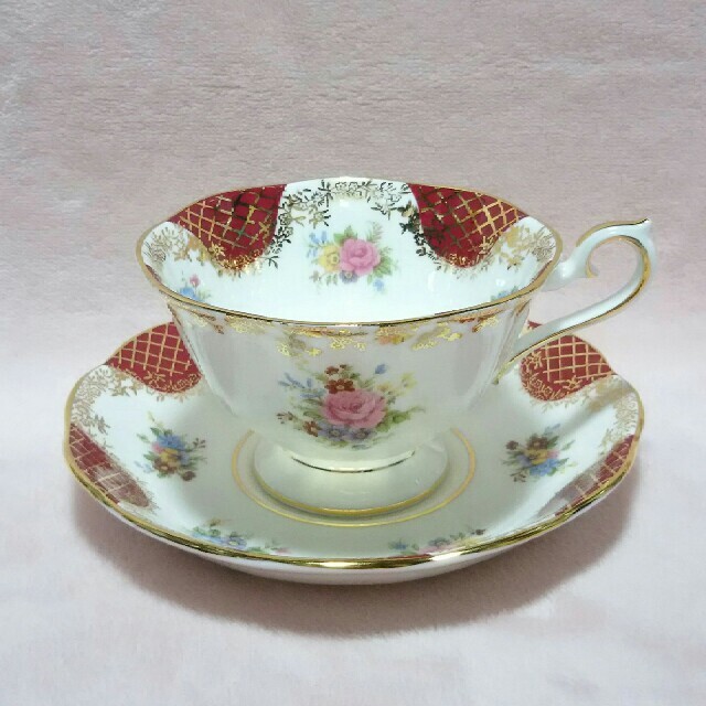 ROYAL ALBERT(ロイヤルアルバート)のロイヤルアルバート  カップ&ソーサー インテリア/住まい/日用品のキッチン/食器(グラス/カップ)の商品写真