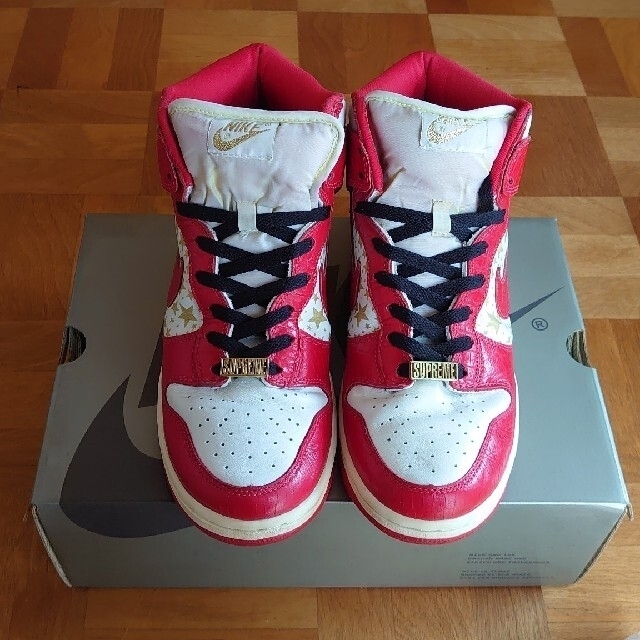 NIKE(ナイキ)のNIKE DUNK HIGH PRO SB SUPREME Red Stars メンズの靴/シューズ(スニーカー)の商品写真