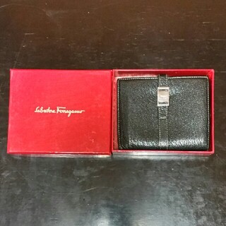 サルヴァトーレフェラガモ(Salvatore Ferragamo)のフェラガモ二つ折り黒財布(財布)