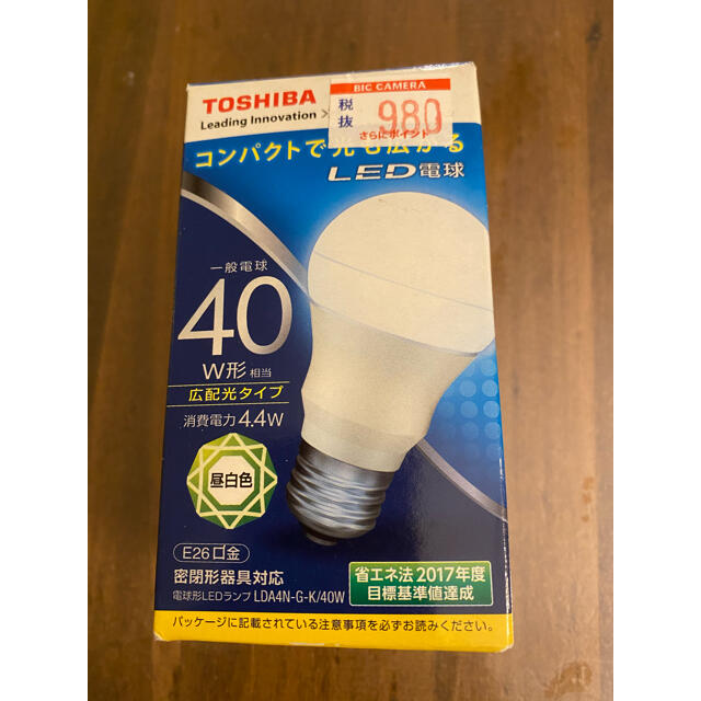 東芝(トウシバ)のTOSHIBA LED電球　40W インテリア/住まい/日用品のライト/照明/LED(蛍光灯/電球)の商品写真