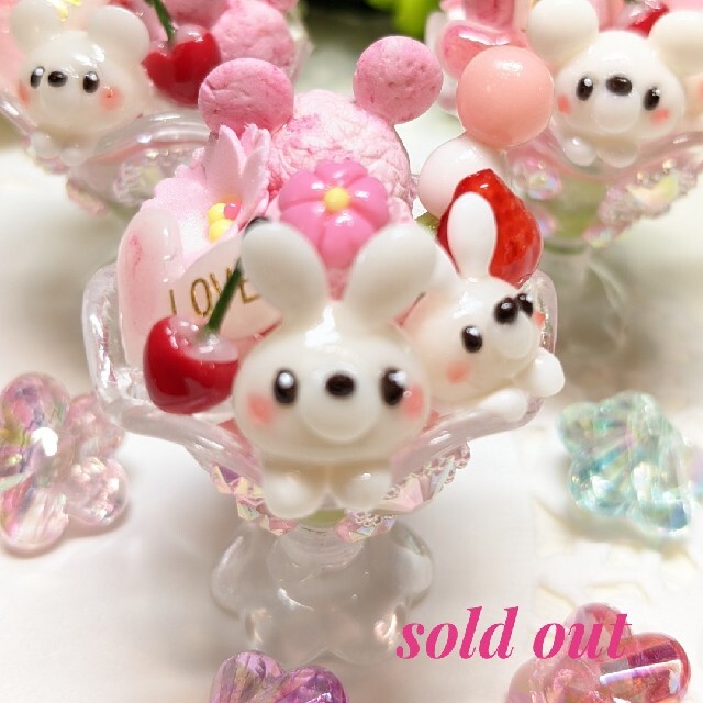 スイーツデコ　sold outうさぎさん親子ストロベリームースキーホルダー