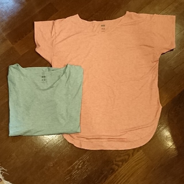 UNIQLO(ユニクロ)のエアリズムシームレスVネックロングT ピンク& グリーン Lサイズ メンズのトップス(Tシャツ/カットソー(半袖/袖なし))の商品写真