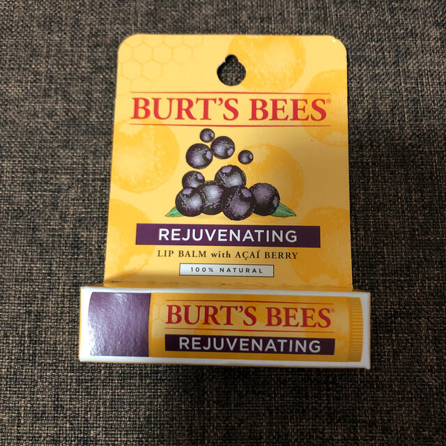 BURT'S BEES(バーツビーズ)のBURT’S BEES  バーツ　ビーズ　リップバーム　アサイー コスメ/美容のスキンケア/基礎化粧品(リップケア/リップクリーム)の商品写真