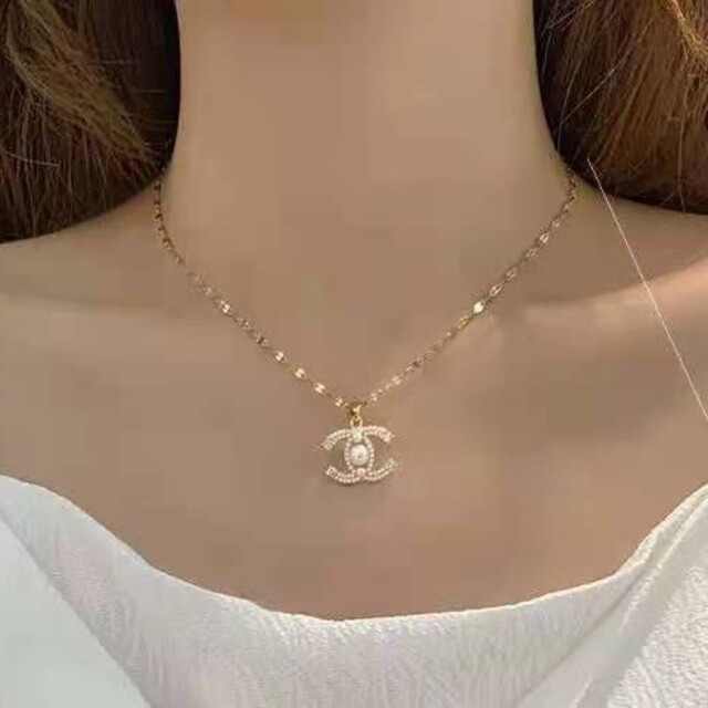 大人気 高級感 ロゴ 芸能人 モチーフ ネックレス ゴールド 可愛い 大人気の通販 By クリスタル ラクマ 大人気 高級感 ロゴ 芸能人 モチーフ ネックレス ゴールド 可愛い 大人気の通販 By クリスタル ラクマ