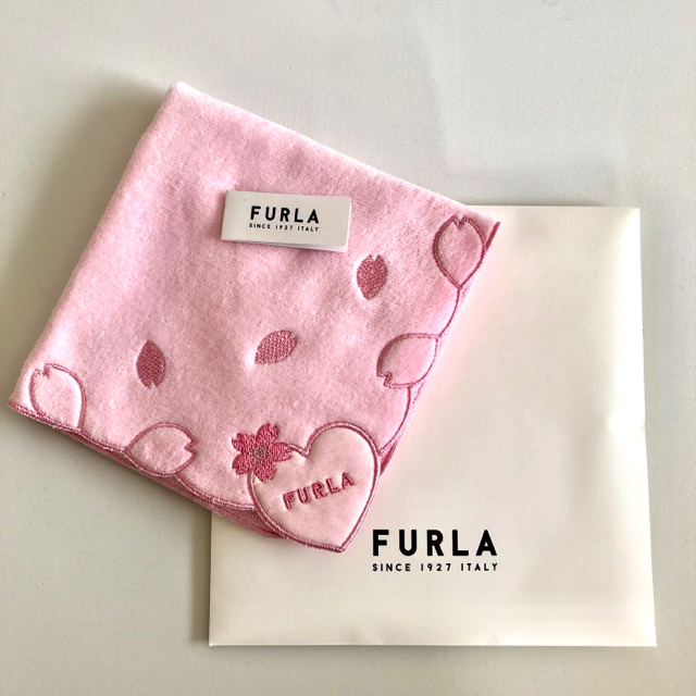 Furla(フルラ)の【FURLA】新品◆タオルハンカチ タグ付 桜 さくら ピンク ギフト フルラ レディースのファッション小物(ハンカチ)の商品写真