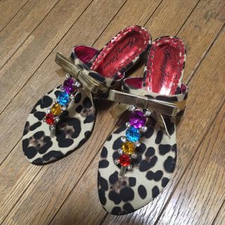 ベッツィジョンソン(BETSEY JOHNSON)のベッツィジョンソン ビジューサンダル(サンダル)