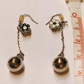 マリークワント(MARY QUANT)のマリークワント　ピアス　花　デイジー(ピアス)