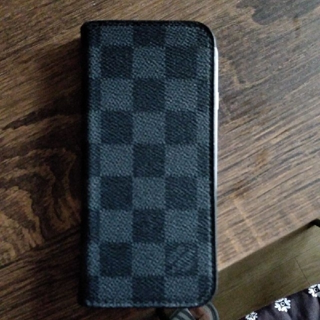 LOUIS VUITTON(ルイヴィトン)のLOUIS VUITTONダミエ　iPhone6ケース メンズのファッション小物(タバコグッズ)の商品写真