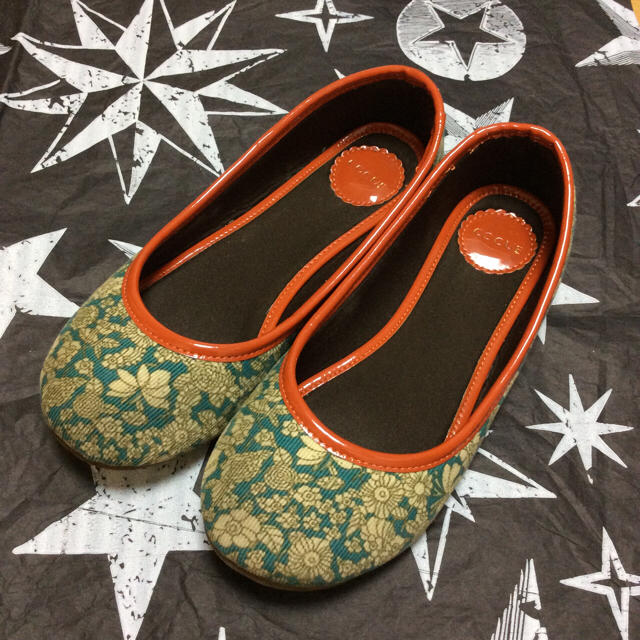 COCUE(コキュ)のcocue 花柄 シューズ レディースの靴/シューズ(バレエシューズ)の商品写真