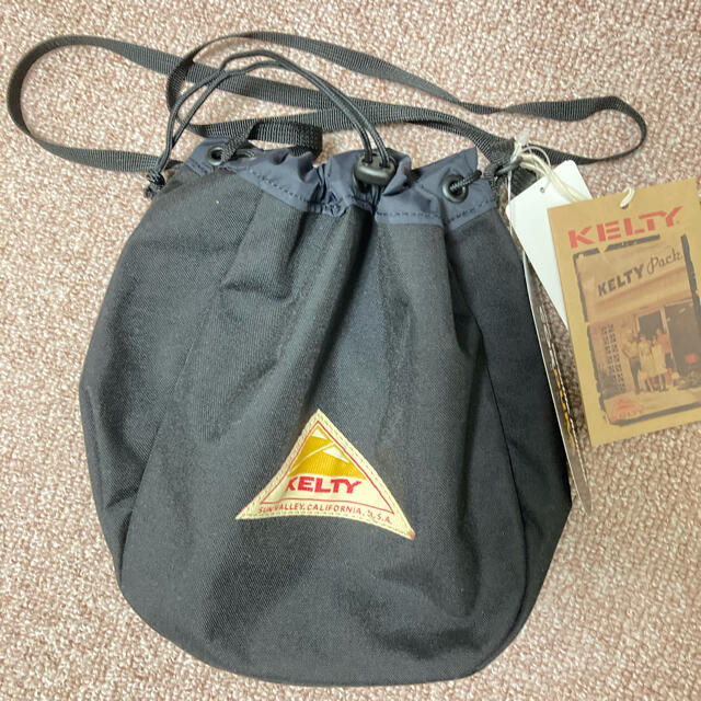 KELTY(ケルティ)の新品未使用　ケルティ　KELTY 巾着　ブラック　ショルダー　古着 メンズのバッグ(ショルダーバッグ)の商品写真