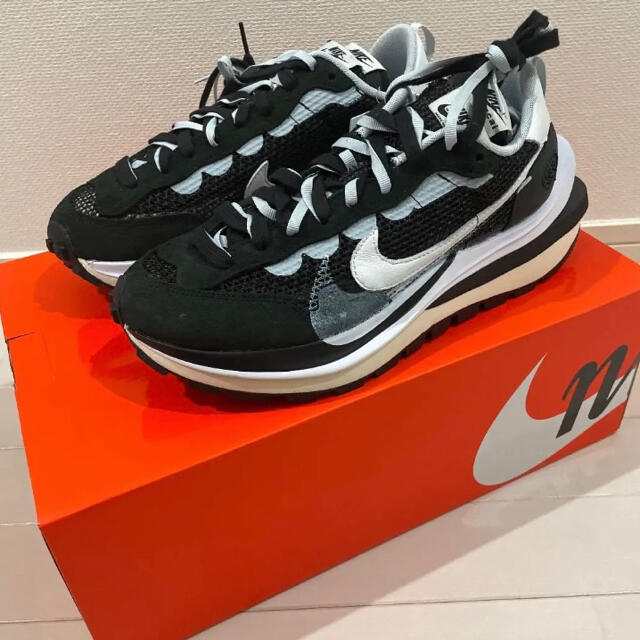 sacai(サカイ)のsacai nike Vaporwaffle 26.5 black メンズの靴/シューズ(スニーカー)の商品写真