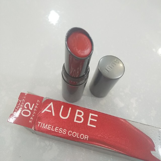 AUBE couture(オーブクチュール)のオーブ タイムレスカラーリップ 02 コスメ/美容のベースメイク/化粧品(口紅)の商品写真