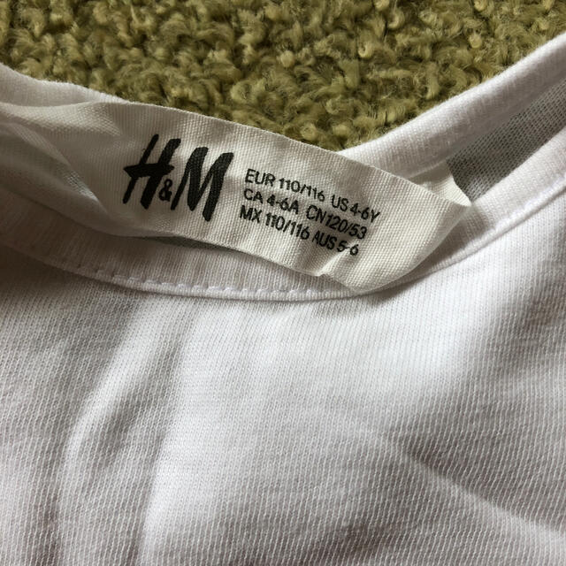 H&M(エイチアンドエム)のh&m Tシャツ　110 キッズ/ベビー/マタニティのキッズ服女の子用(90cm~)(Tシャツ/カットソー)の商品写真