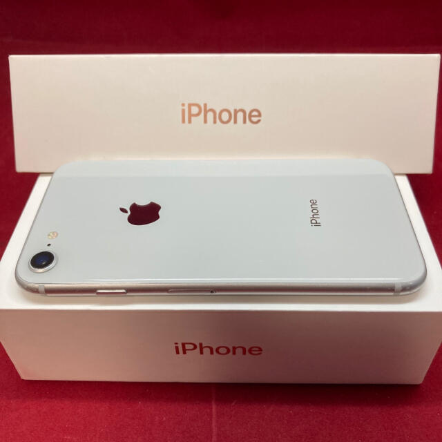 Apple(アップル)のSIMフリー iPhone8 256GB シルバー スマホ/家電/カメラのスマートフォン/携帯電話(スマートフォン本体)の商品写真