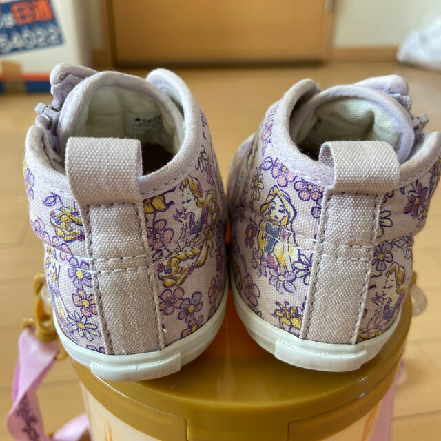 CONVERSE(コンバース)の♡CONVERSEとディズニーラプンツェルコラボスニーカー♡ キッズ/ベビー/マタニティのベビー靴/シューズ(~14cm)(スニーカー)の商品写真