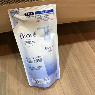 ビオレ(Biore)のおまとめにて完売　新品　ビオレ　うるおい弱酸水　しっとり　詰め替え　180ml(化粧水/ローション)