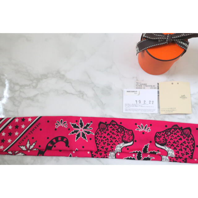 Hermes(エルメス)のエルメス　ツイリー　レオパード　バンダナ　ピンク レディースのファッション小物(バンダナ/スカーフ)の商品写真