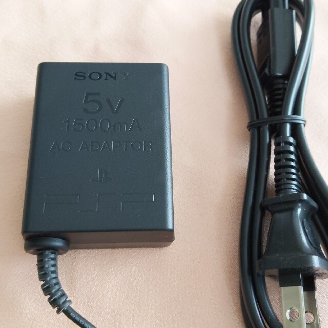 PlayStation Portable(プレイステーションポータブル)のPSP 充電器　新品 エンタメ/ホビーのゲームソフト/ゲーム機本体(携帯用ゲーム機本体)の商品写真