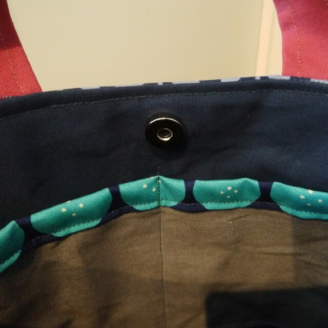 ミニトートバッグ 北欧風花柄ブルー＆ローズレッド ハンドメイドのファッション小物(バッグ)の商品写真
