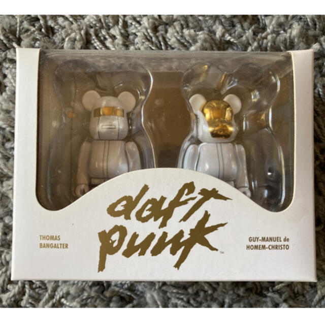 MEDICOM TOY(メディコムトイ)のベアブリック DAFT PUNK (WHITE SUITS Ver.) 100% エンタメ/ホビーのフィギュア(その他)の商品写真