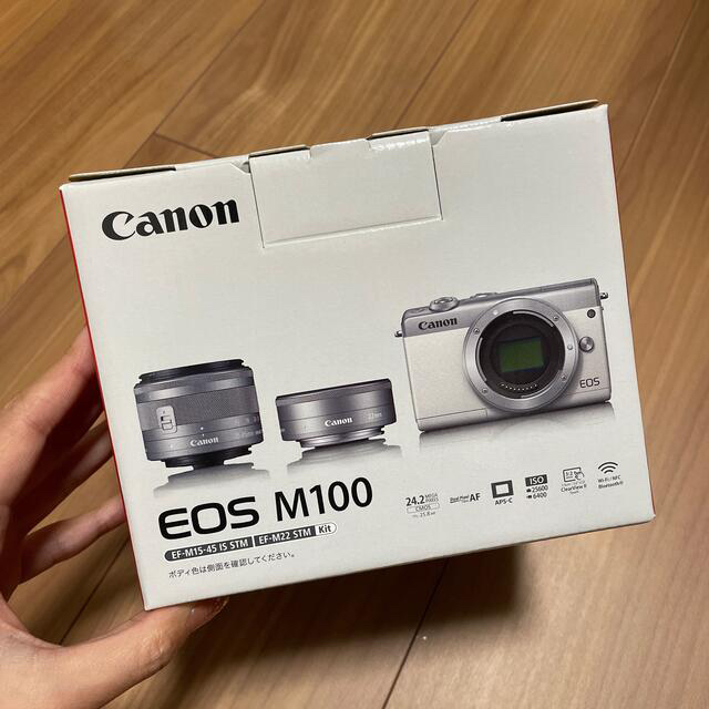 スマホ/家電/カメラほぼ新品✨Canon EOS M100 ダブルレンズキット　ホワイト