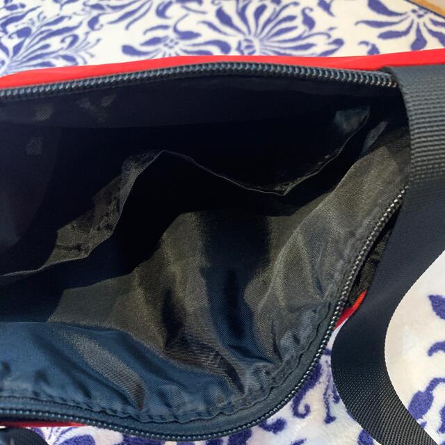 レッド×ブラック　バイカラーナイロンショルダーバッグ メンズのバッグ(ショルダーバッグ)の商品写真