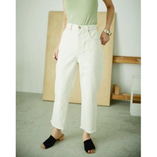 ブラックバイマウジー(BLACK by moussy)のブラックバイマウジー　caw white denim 23(デニム/ジーンズ)