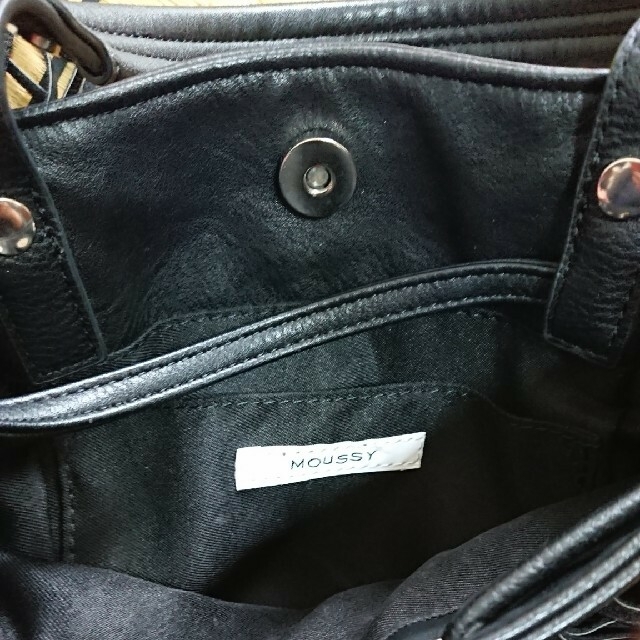 moussy(マウジー)のマウジー ショルダーバッグ フリンジ ブラック バケツ 巾着 レディースのバッグ(ショルダーバッグ)の商品写真