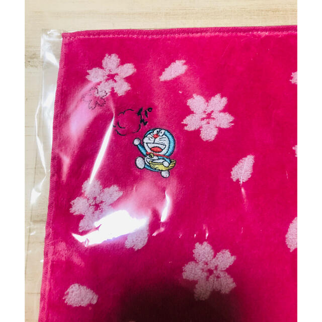限定　ドラえもん　桜柄タオルハンカチ　ピンク　② レディースのファッション小物(ハンカチ)の商品写真