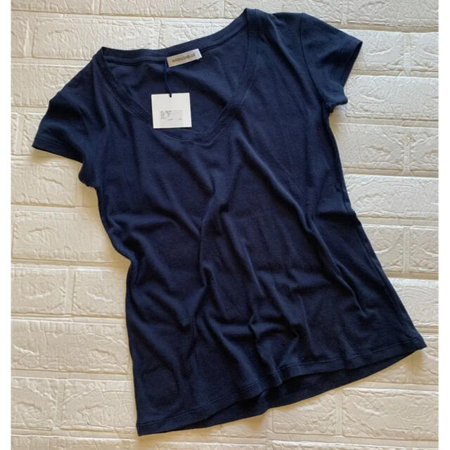 MADISONBLUE(マディソンブルー)の新品　MADISONBLUE  V NECK TEE  ネイビー　00 レディースのトップス(Tシャツ(半袖/袖なし))の商品写真