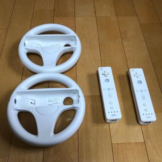 ウィー(Wii)のWii リモコン　Wii ハンドル　2個セット(家庭用ゲーム機本体)