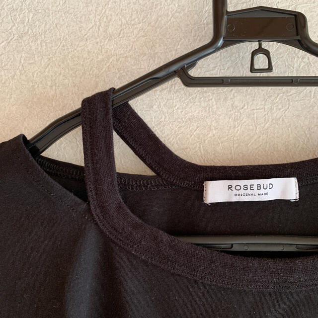 ROSE BUD(ローズバッド)のお値下げ　ROSE BUD スリットデザインTシャツ レディースのトップス(Tシャツ(半袖/袖なし))の商品写真