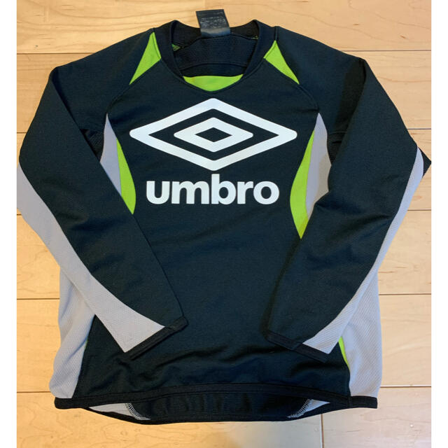 UMBRO(アンブロ)のアンブロ　サッカートップス　120センチ　 スポーツ/アウトドアのサッカー/フットサル(ウェア)の商品写真