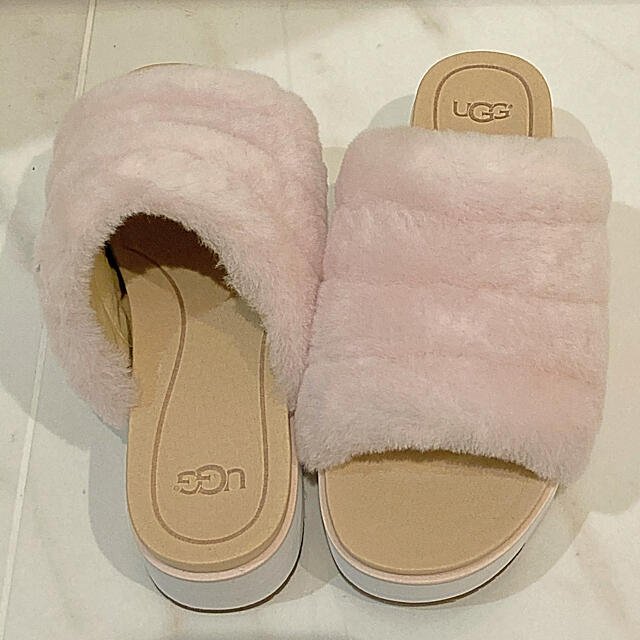 新品未使用　UGG ピンクファーサンダル　FLUFF YEAH SANDAL 6サンダル