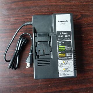 パナソニック(Panasonic)のまた値下げ！　Panasonic　充電器　ezol81(その他)