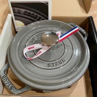 ストウブ(STAUB)の生涯保証つき　staub ココットラウンド　18㎝　グレー(鍋/フライパン)