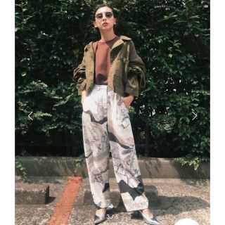 アメリヴィンテージ(Ameri VINTAGE)のJAYDEN CRACK PANTS(カジュアルパンツ)