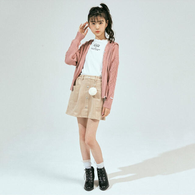 （新品）ファーチャーム付きスエードスカパン キッズ/ベビー/マタニティのキッズ服女の子用(90cm~)(スカート)の商品写真