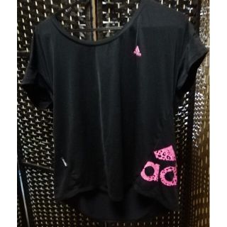 アディダス(adidas)のadidas Tシャツ(Tシャツ(半袖/袖なし))