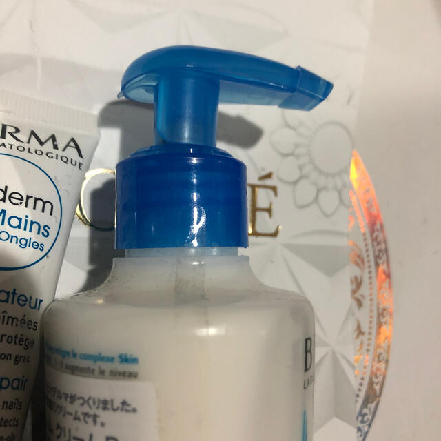 BIODERMA(ビオデルマ)のビオデルマ アトデルム クリーム Dハンドクリームリップクリーム4点セット コスメ/美容のボディケア(ボディクリーム)の商品写真