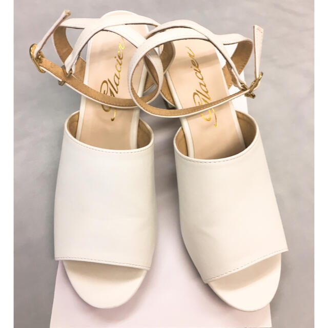 HONEYS(ハニーズ)の白サンダル 【靴】アンクルストラップ付きサンダル Mサイズ レディースの靴/シューズ(サンダル)の商品写真