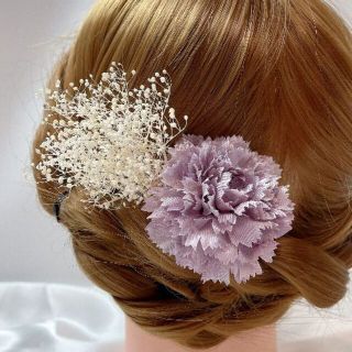 限定 新品　髪飾り かすみ草 カーネーション パープル 卒業式 結婚式 成人式(ヘアピン)