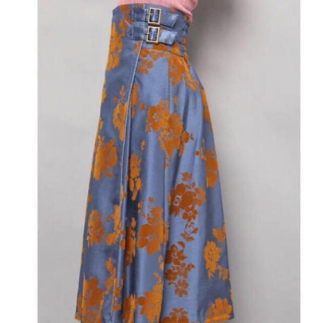 Lily Brown(リリーブラウン)のLily Brown フラワーフロッキーラップスカートタグ付 レディースのスカート(ひざ丈スカート)の商品写真