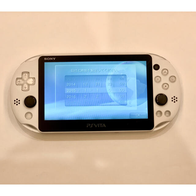 SONY PlayStationVITA 本体  PCH-2000 ZA22 エンタメ/ホビーのゲームソフト/ゲーム機本体(携帯用ゲーム機本体)の商品写真