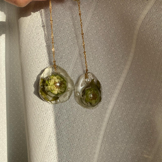 Lochie(ロキエ)のgreen flower earring.pierce ハンドメイドのアクセサリー(イヤリング)の商品写真