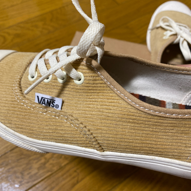 VANS(ヴァンズ)のこれからの季節に‼️【新品未使用】VANS  コーデュロイスニーカー　ベージュ レディースの靴/シューズ(スニーカー)の商品写真