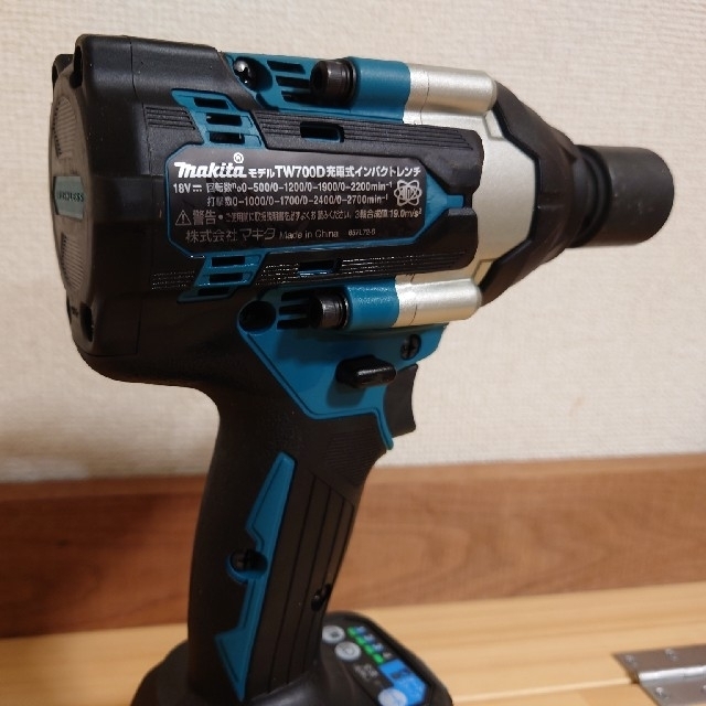 マキタ 18V 新品 充電式インパクトレンチ TW700D マキタ 18V 新品 充電式インパクトレンチ TW700D