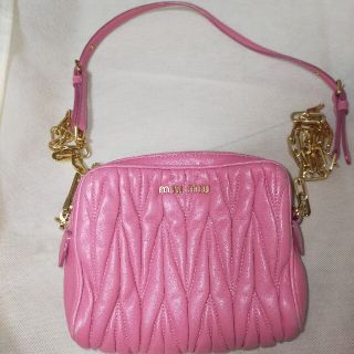 ミュウミュウ チェーンバッグ ショルダーバッグ(レディース)の通販 82 大阪直営店 レア美品miumiuミュウミュウ チェーンショルダーバッグ ゴブラン織ワッペン付 ショルダーバッグ