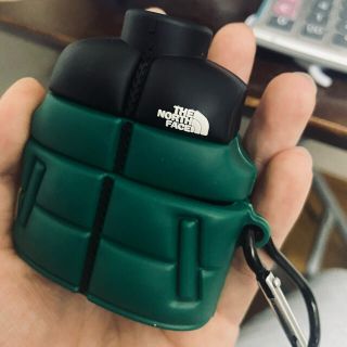 ザノースフェイス(THE NORTH FACE)のノースフェイス　AirPods Pro ケース　グリーン　深緑　新品　検品済(ヘッドフォン/イヤフォン)